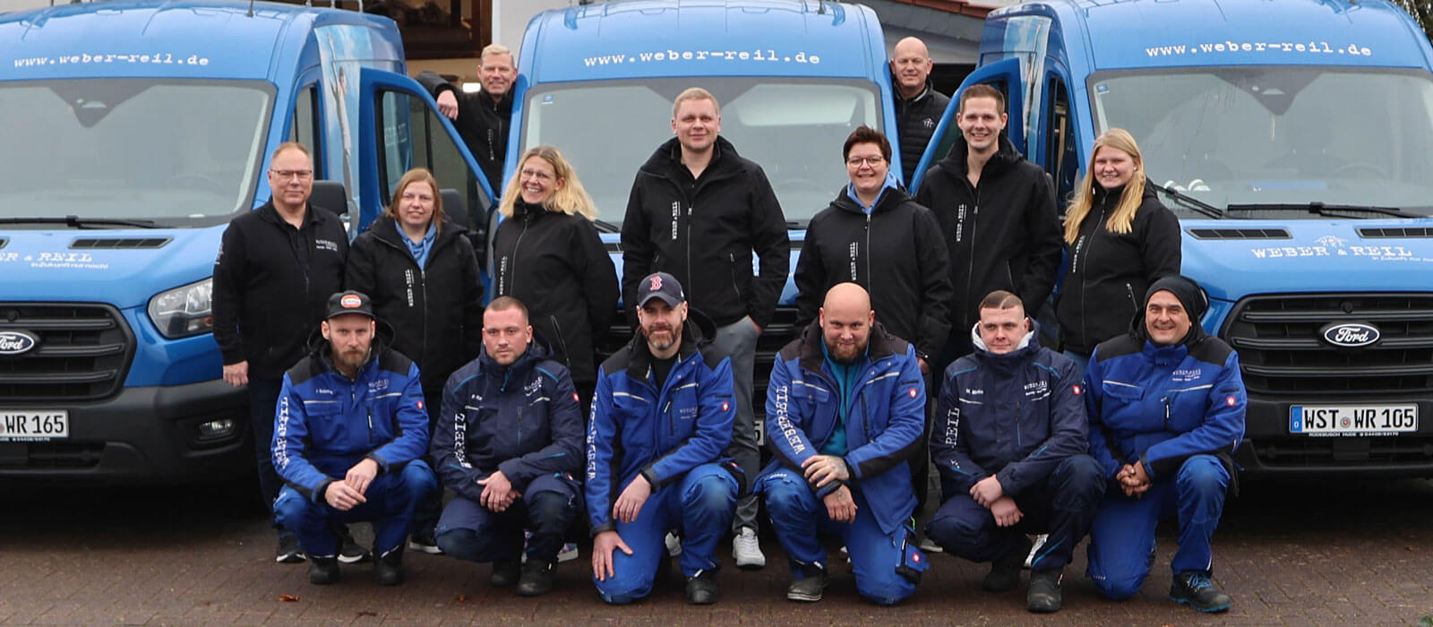 Gruppenbild aller Mitarbeiter